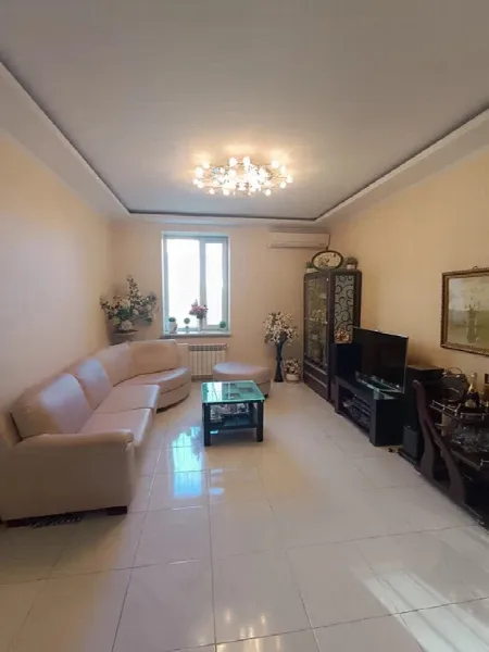 3-комнатная квартира, 74 м², Слободка