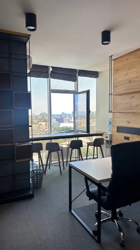 Комерційна, 42 м², 17 Перлина, Центр