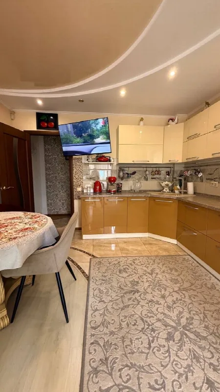 3-кімнатна квартира, 100 м², Таїрова