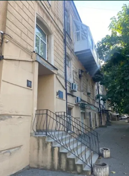 4-кімнатна квартира, 177 м², Центр