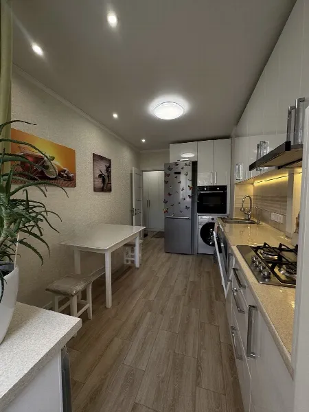 3-кімнатна квартира, 64 м², Таїрова