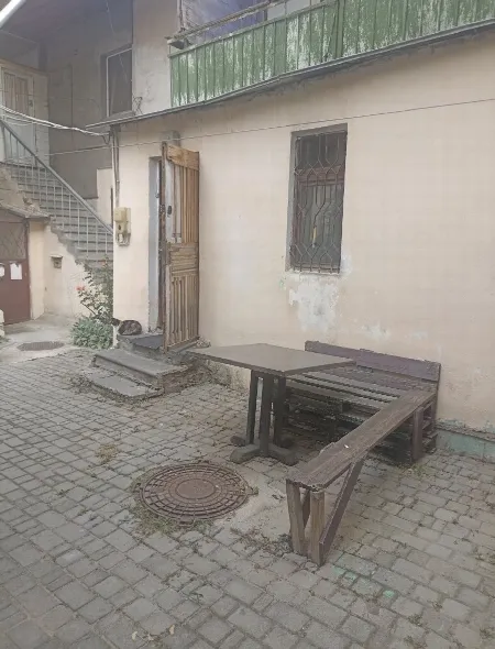 4-кімнатна квартира, 67 м², Центр