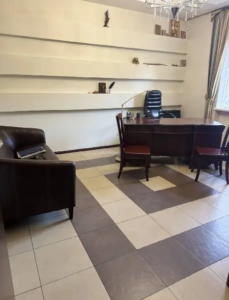 Комерційна, 61 м², Центр