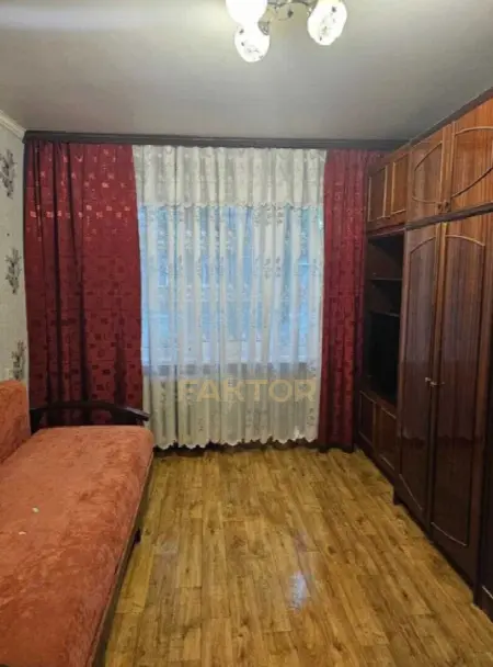 3-кімнатна квартира, 55 м², Таїрова