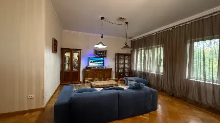 4-кімнатна квартира, 115 м², Центр