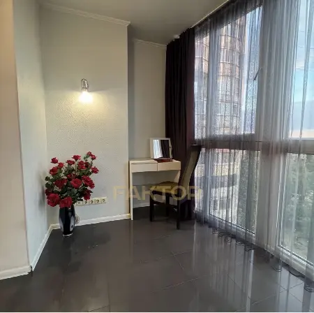 2-кімнатна квартира, 60 м², Таїрова
