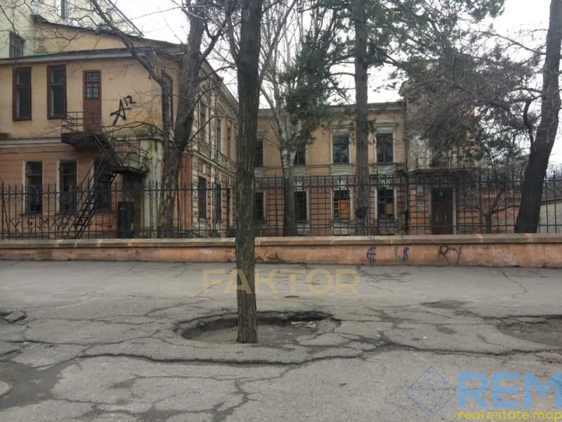 Будівля 1 200 м², 1/3 пов., вул. Маразліївська, Центр
