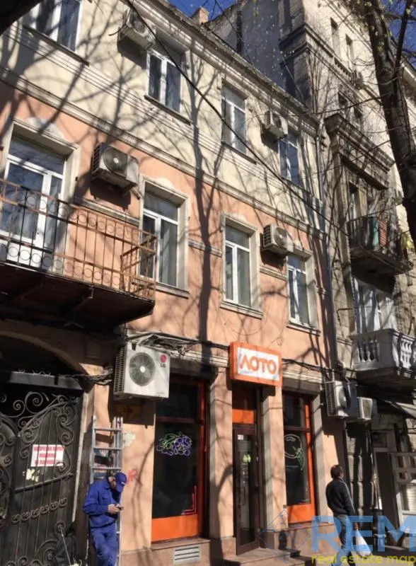 Торгове приміщення 172 м², 1/3 пов., вул. Садова, Центр