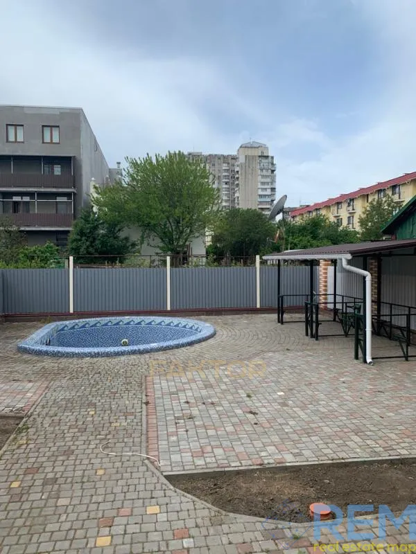 Готель 440 м², 1/2 пов., вул. Новгородська, Таїрова