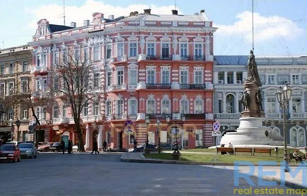 4-кімн. квартира 145 м², 2/4 пов., вул. Катерининська