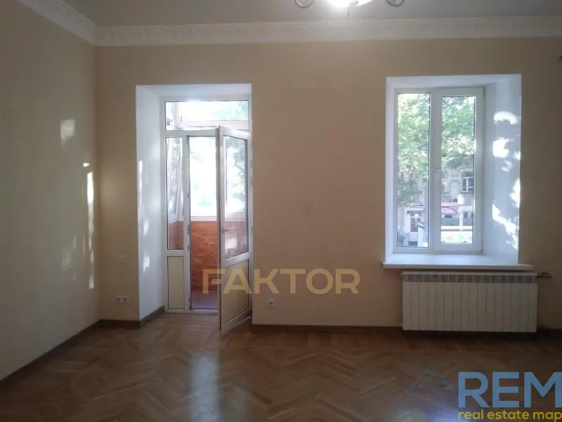 3-кімн. квартира 96 м², 2/3 пов., вул. Богдана Хмельницького