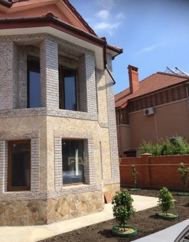 Будинок 400 м², вул. Олександрівська, Совіньйон
