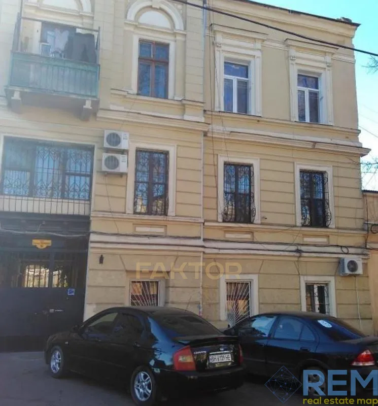 5-кімн. квартира 150 м², 2/3 пов., вул. Вʼячеслава Чорновола