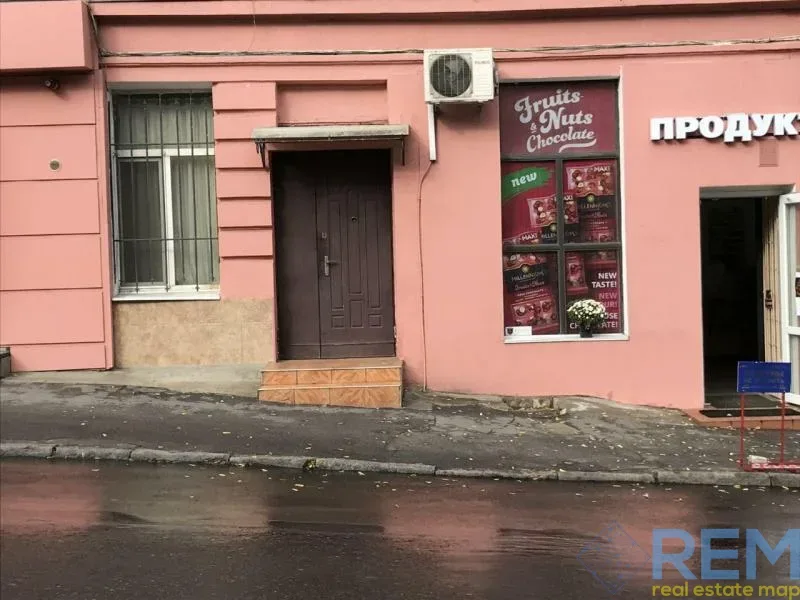Комерційна, 38 м², Центр