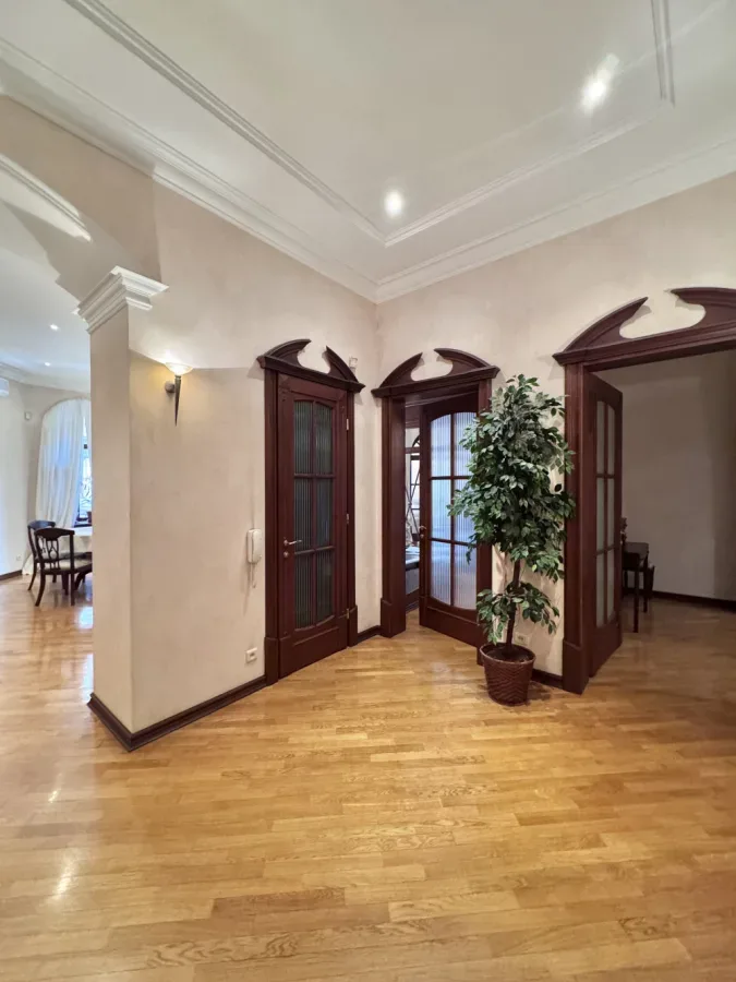 4-комнатная квартира, 160 м², Центр