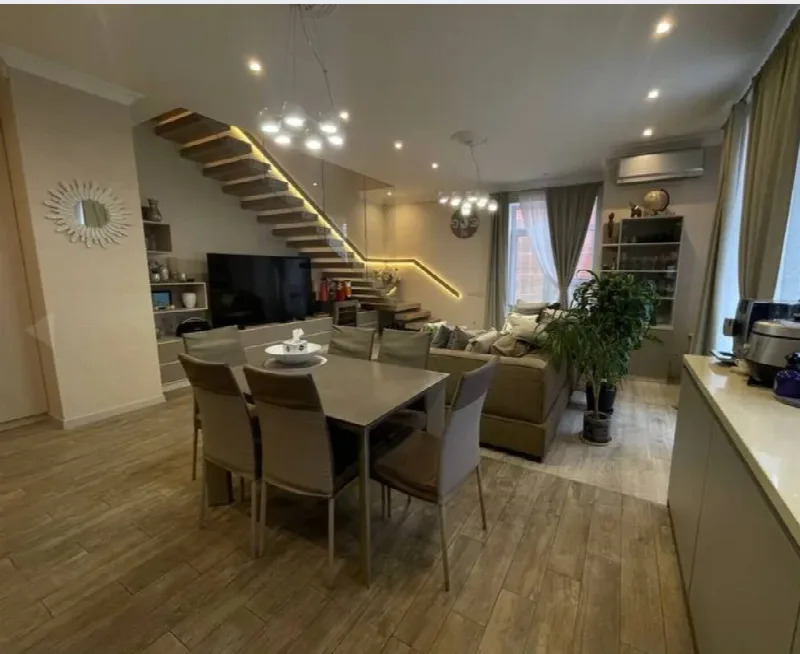 4-кімнатна квартира, 180 м², Фонтан