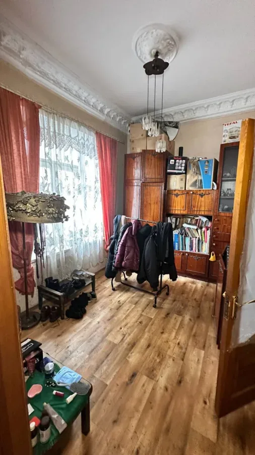 4-кімнатна квартира, 69 м², Центр