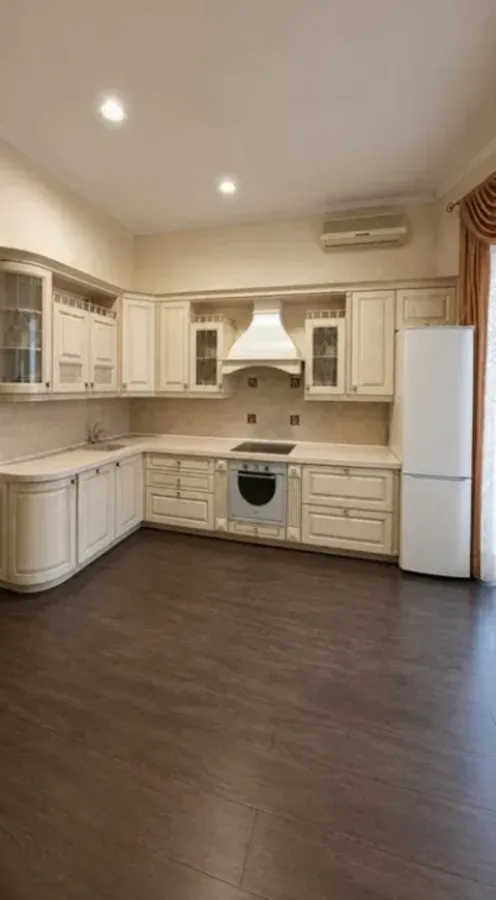 6-room apartment, 307 m², City centre