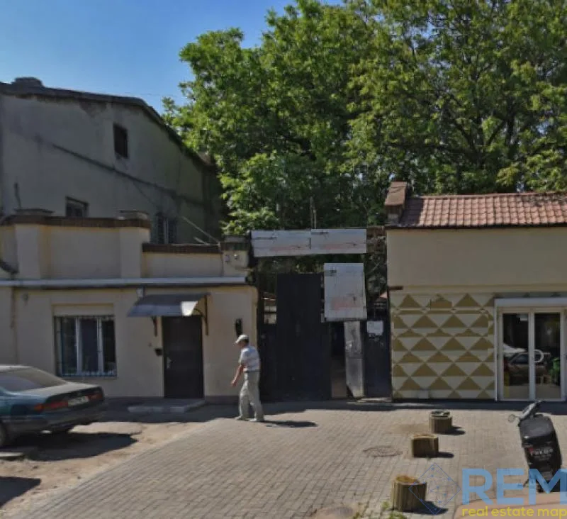 Комерційна, 621 м², Центр
