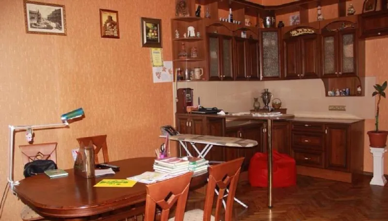 4-кімнатна квартира, 123 м², Центр