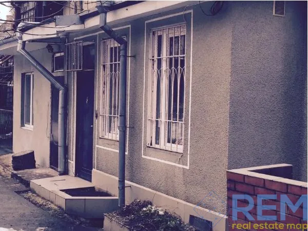 5-кімнатна квартира, 140 м², Центр