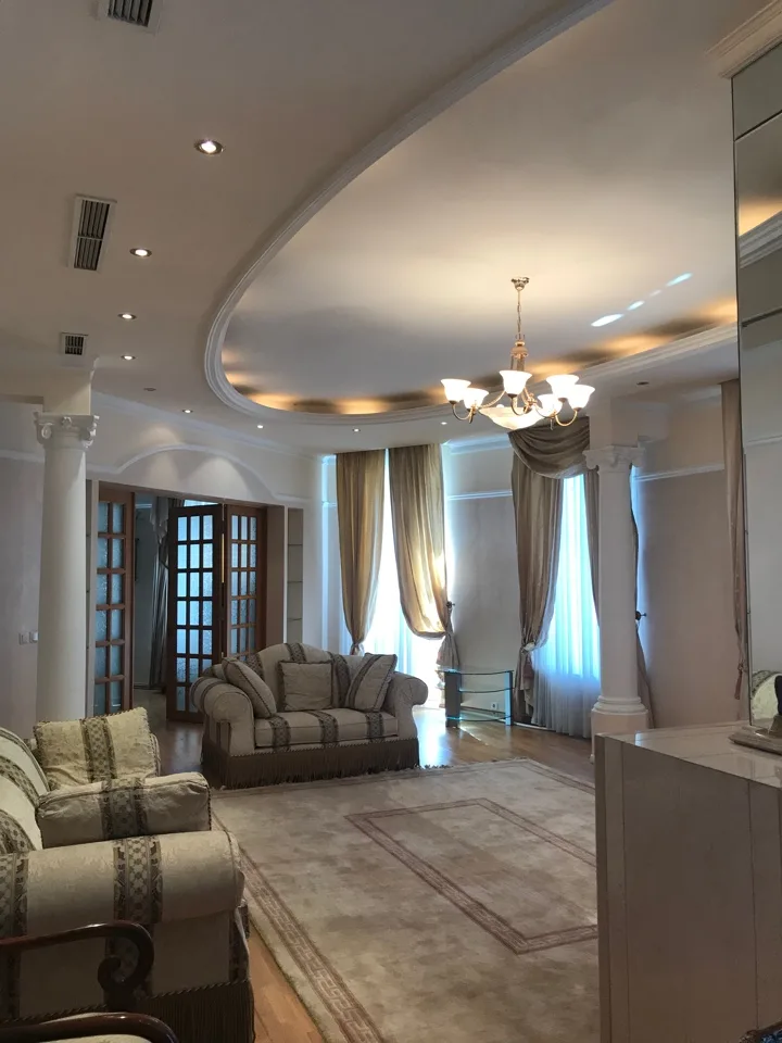 6-кімнатна квартира, 346 м², Центр
