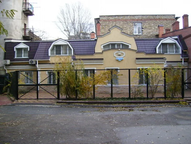 9-кімнатні, 315 м²