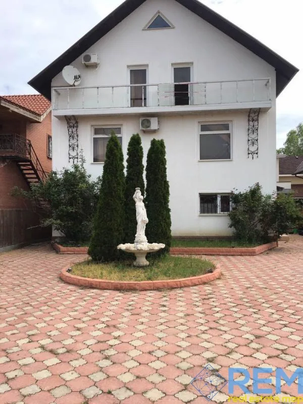 9-room house, 370 m², Karolino-Buhaz