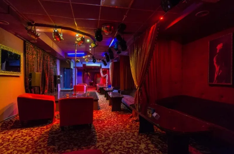 Комерційна, 345 м², Центр