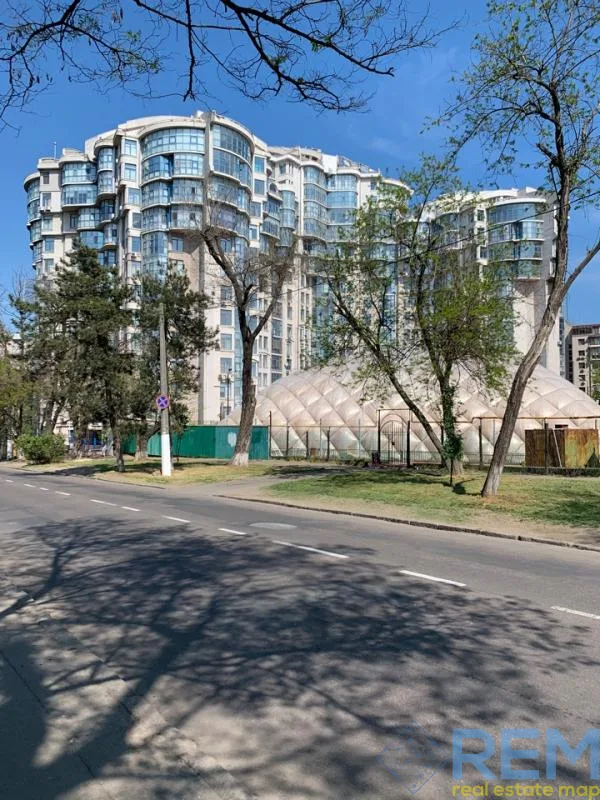 3-кімнатна квартира, 196 м², Мерседес, Центр