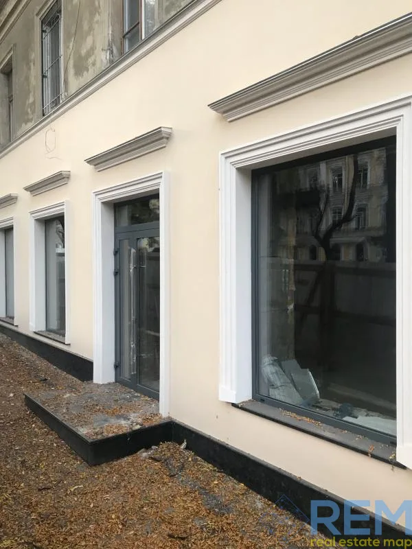 Коммерция, 211 м², Центр