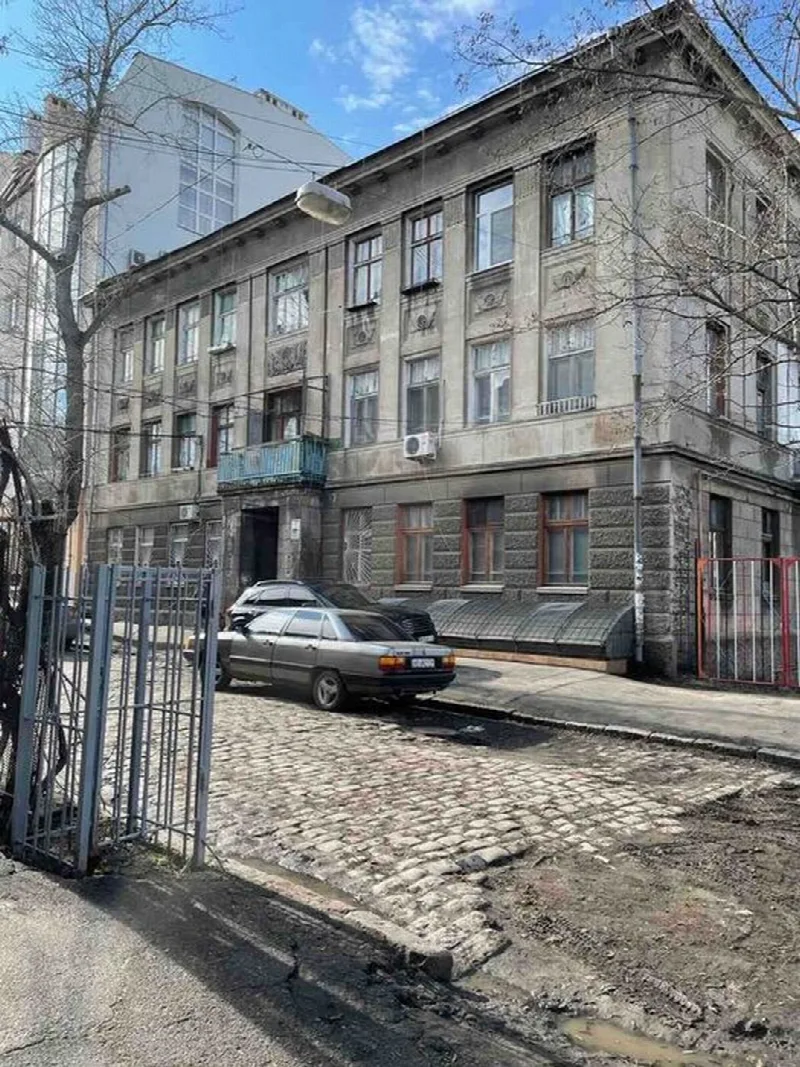5-кімнатна квартира, 146 м², Центр