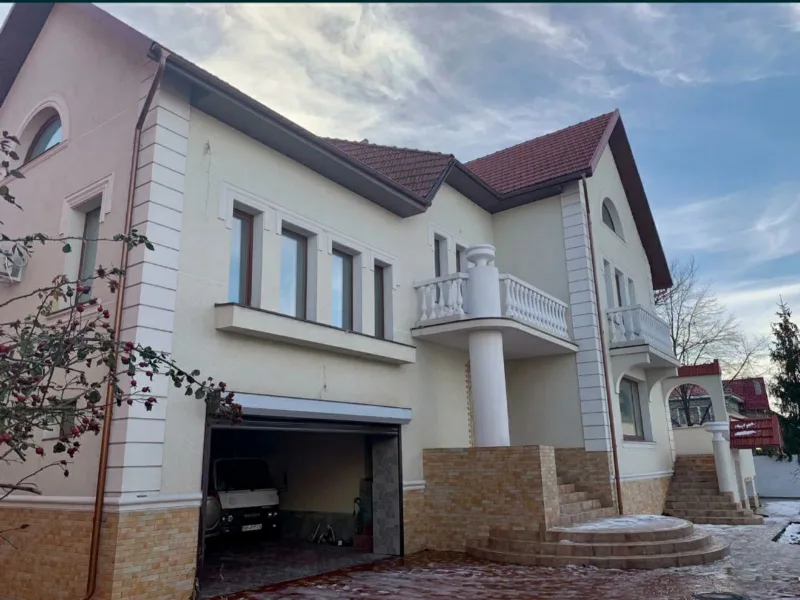 5-кімнатні, 550 м²