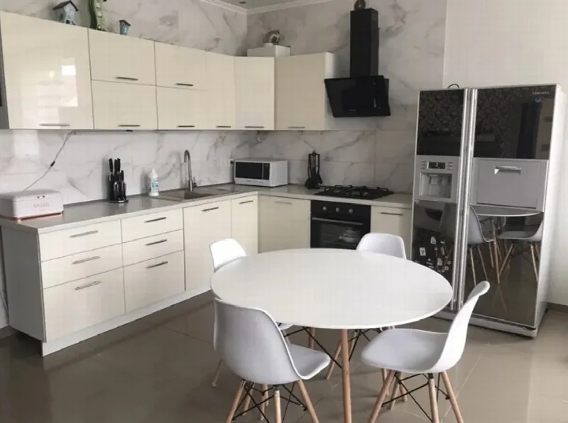 3-комнатная квартира, 87 м², Черноморка 2