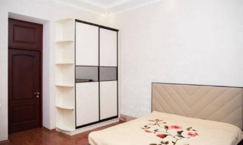 4-кімнатна квартира, 134 м², Центр