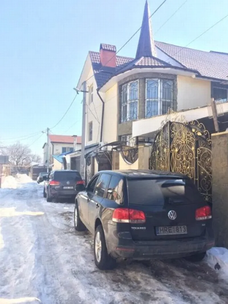 7-кімнатні, 320 м²