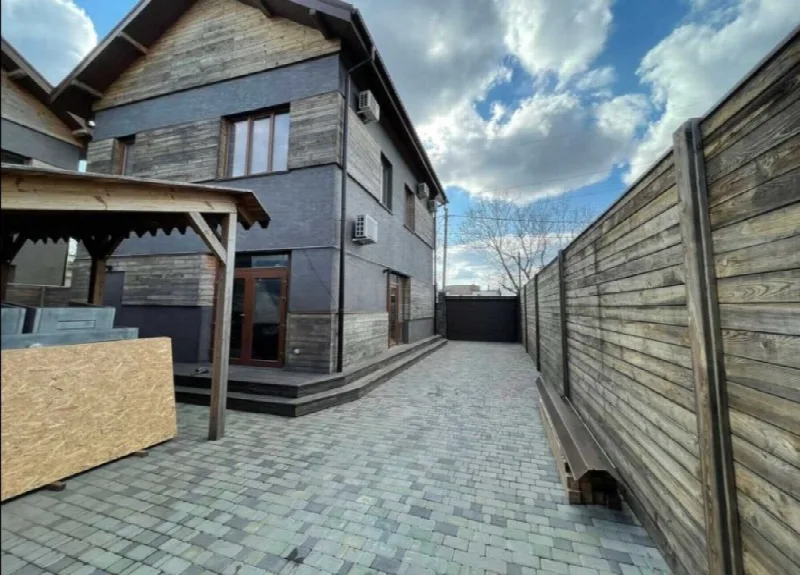 3-кімнатні, 120 м²