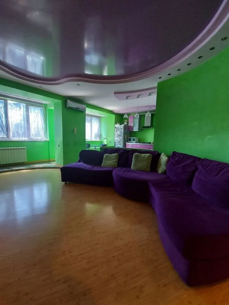 3-кімнатна квартира, 109 м², Таїрова