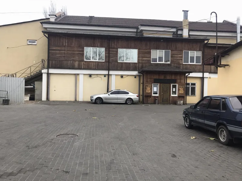 Комерційна, 1 000 м², Застава