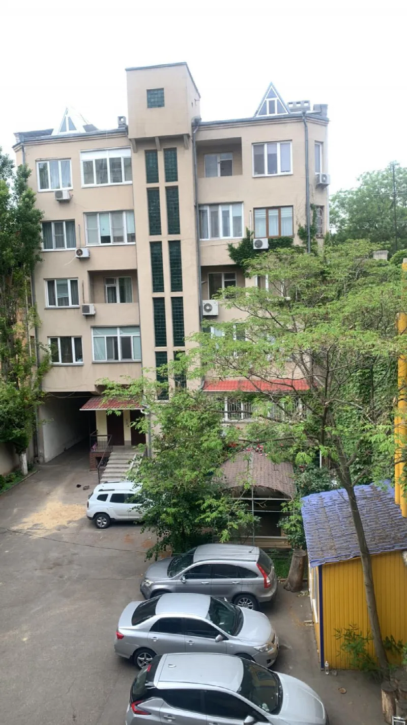 3-кімнатна квартира, 76 м², Центр