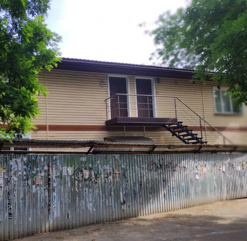 Комерційна, 330 м², Центр
