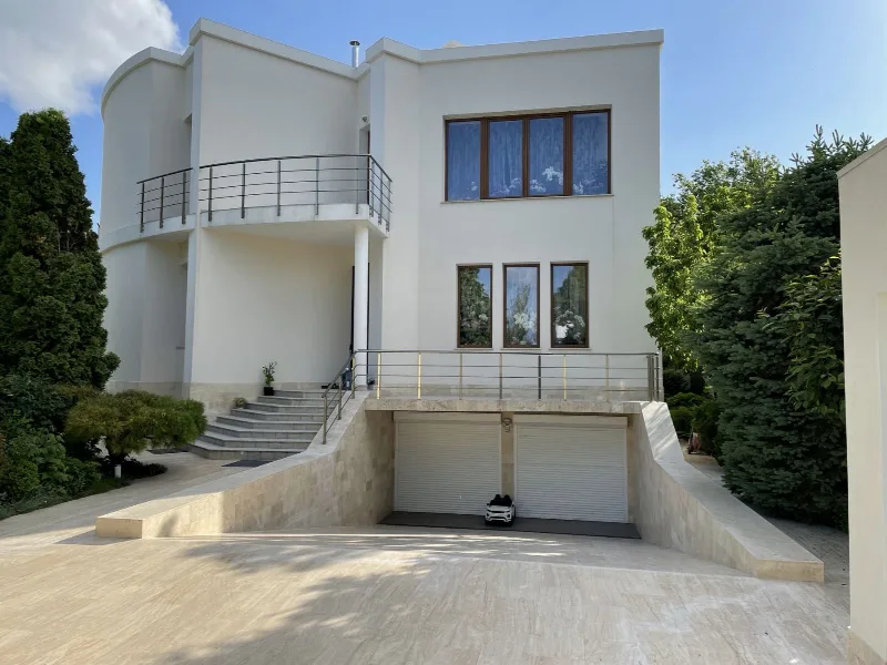 5-кімнатні, 480 м²