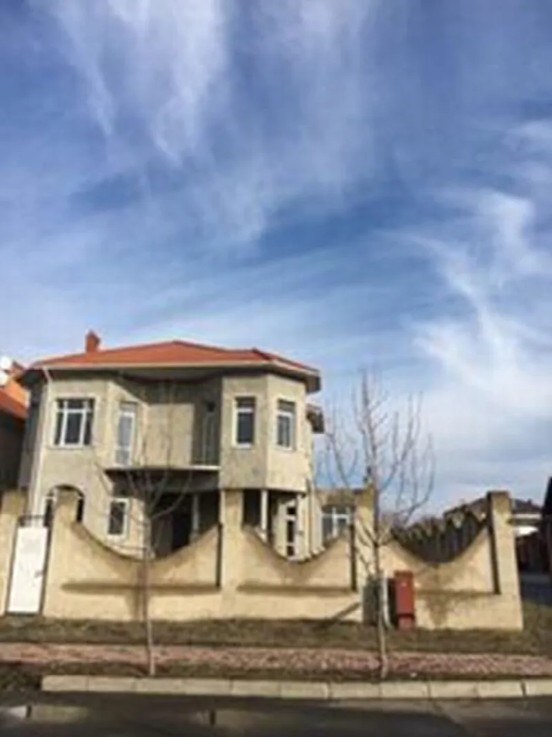 4-кімнатні, 300 м²