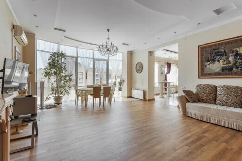 4-кімнатна квартира, 213 м², Центр