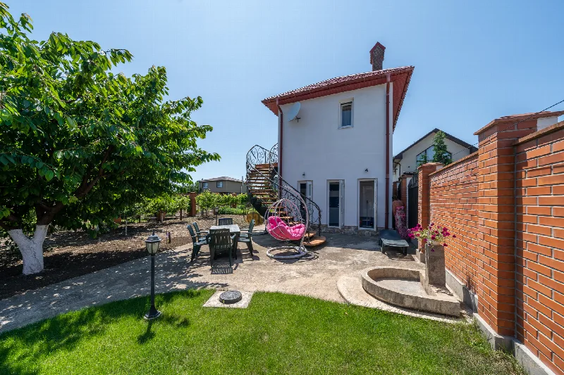 5-room house, 330 m², Sanzhiika