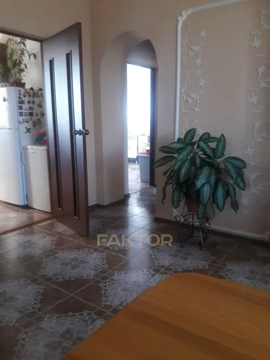 Будинок 280 м², ділянка 18 сот., вул. Шевченка, Великодолинське
