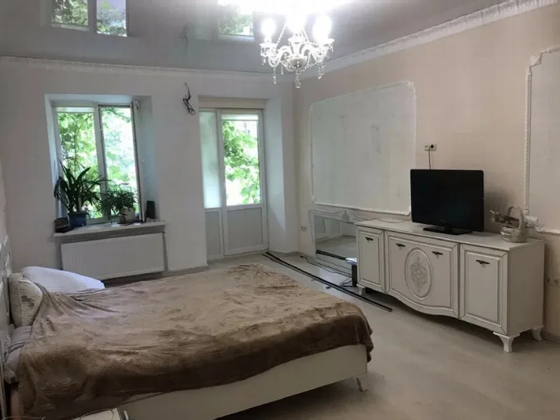 3-кімнатна квартира, 104 м², Центр
