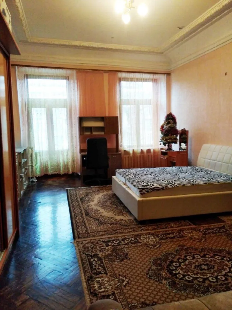 2-кімнатна квартира, 63 м², Центр