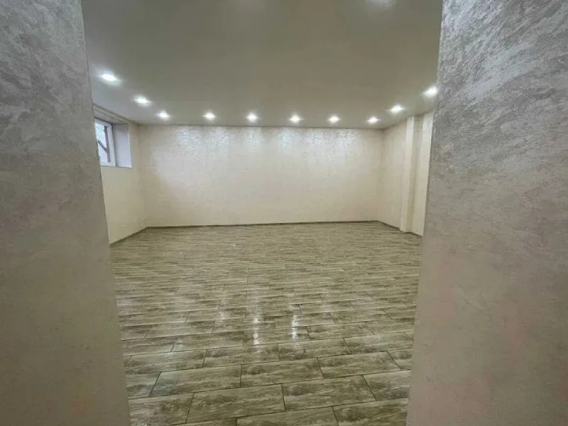 Комерційна, 90 м², Авангард