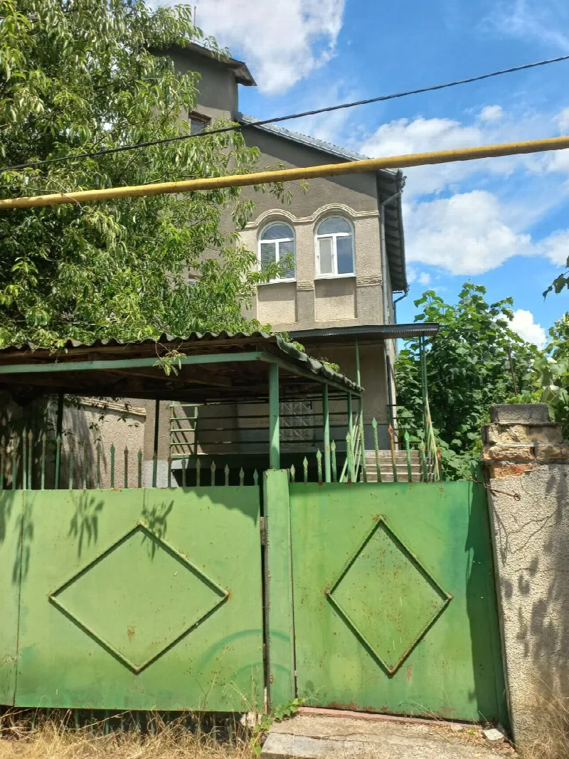 6-кімнатні, 215 м²